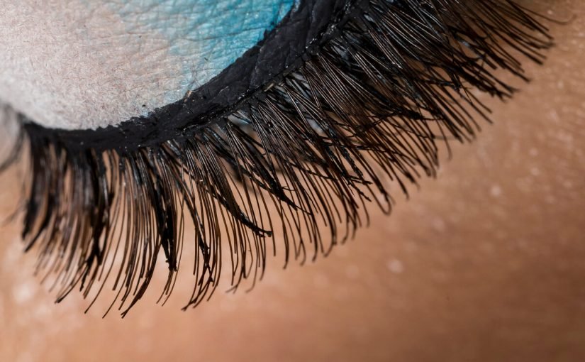 s1200-119-825x510-2 كيفية تطويل الرموش بسرعة