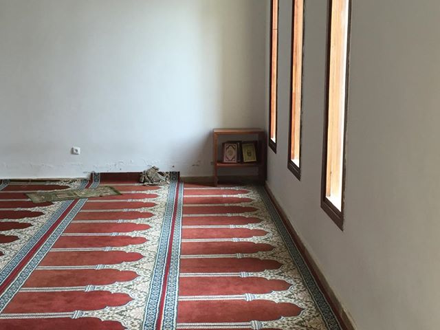 salat-14 حديقة الحيوانات بالرباط.. جمالية المنظر وتهميش لقاعة الصلاة