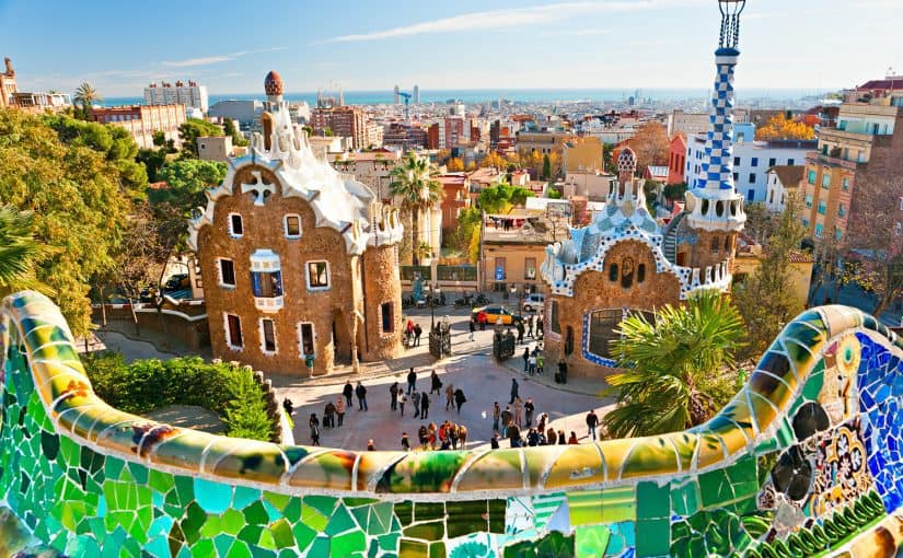 shs_92061638_parcguell-825x510-2 أجمل أماكن السياحة في اسبانيا للعوائل