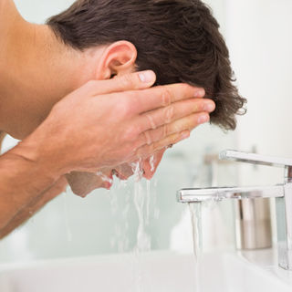 تنظيف الوجه تنظيف الوجه