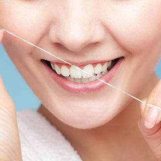 خيط تنظيف الاسنان خيط تنظيف الاسنان