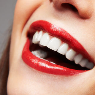 العناية الصحيحة والسليمة بالأسنان العناية الصحيحة والسليمة بالأسنان