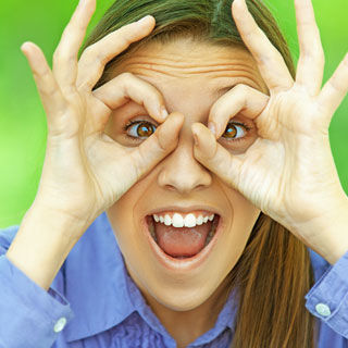 المعتقد السادس: لا يمكن للمراهقين استخدام العدسات اللاصقة المعتقد السادس: لا يمكن للمراهقين استخدام العدسات اللاصقة