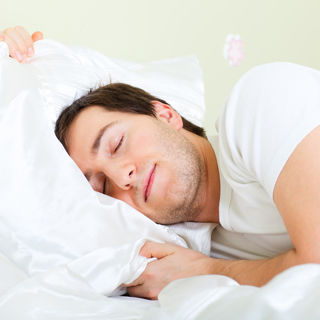 المعتقد السابع: يمنع النوم بتاتا مع العدسات اللاصقة المعتقد السابع: يمنع النوم بتاتا مع العدسات اللاصقة