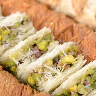 الحلويات والسكريات الحلويات والسكريات