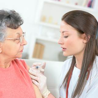 هل لقاح الانفلونزا معد لكبار السن فقط؟ هل لقاح الانفلونزا معد لكبار السن فقط؟