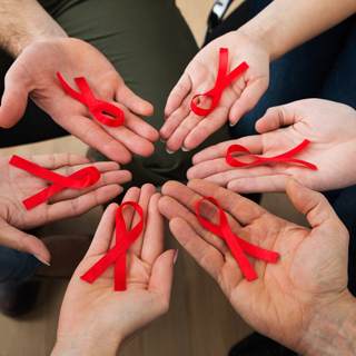 خرافات حول مرض الإيدز خرافات حول مرض الإيدز