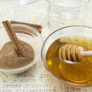 القرفة والعسل القرفة والعسل