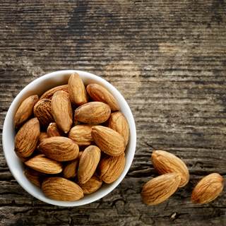 اللوز اللوز