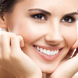 لثة صحية وأسنان جميلة لثة صحية وأسنان جميلة