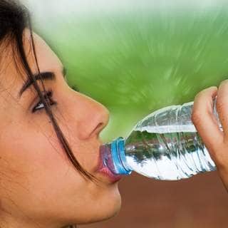 اشرب الكثير من السوائل اشرب الكثير من السوائل