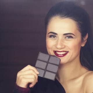 فوائد الشوكلاتة الداكنة فوائد الشوكلاتة الداكنة