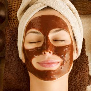 الشوكلاتة الداكنة تحمي البشرة الشوكلاتة الداكنة تحمي البشرة