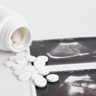 كيفية تناول حبوب منع الحمل في حالات الطوارئ؟ كيفية تناول حبوب منع الحمل في حالات الطوارئ؟