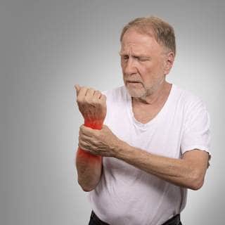 الفئات المعرضة للإصابة بالنقرس الفئات المعرضة للإصابة بالنقرس