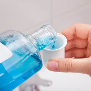 أسئلة وأجوبة حول غسول الفم أسئلة وأجوبة حول غسول الفم