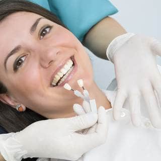 هل يمكن استخدام غسول الفم بعد عملية زرع الأسنان؟ هل يمكن استخدام غسول الفم بعد عملية زرع الأسنان؟