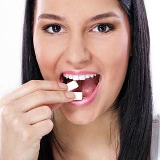 ابتلاع العلكة يؤدي الى الامساك ابتلاع العلكة يؤدي الى الامساك