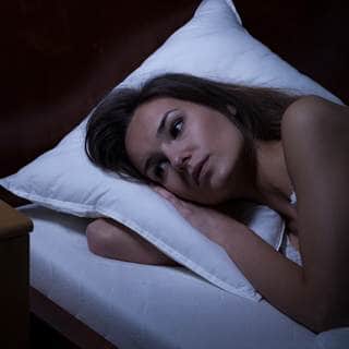 استرح في الظلام بغرفة هادئة استرح في الظلام بغرفة هادئة