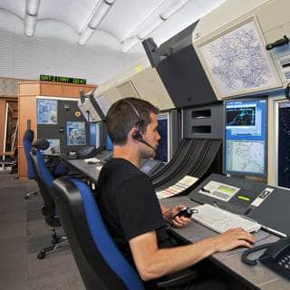 مراقب الحركة الجوية مراقب الحركة الجوية