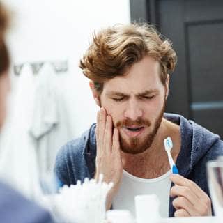 فرك الأسنان بطريقة صحيحة فرك الأسنان بطريقة صحيحة