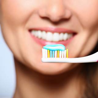 تنظيف الأسنان تنظيف الأسنان