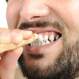 استخدام السواك استخدام السواك