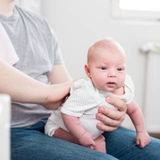 تجشؤ طفلك تجشؤ طفلك