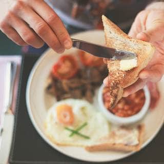 تناول وجبة افطار كبيرة تناول وجبة افطار كبيرة