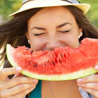 احصل على الماء من الطعام احصل على الماء من الطعام