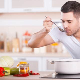 تناول الحساء تناول الحساء