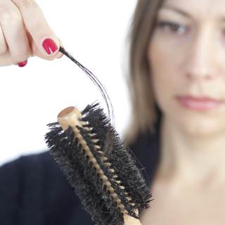 الدليل المصور لتساقط الشعر الدليل المصور لتساقط الشعر