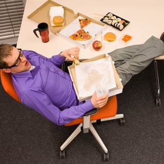 عادات سيئة تؤثر على صحتك عادات سيئة تؤثر على صحتك