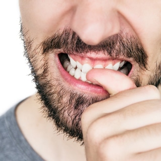 قضم الأظافر قضم الأظافر