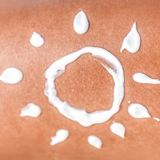 احمي نفسك من أشعة الشمس احمي نفسك من أشعة الشمس