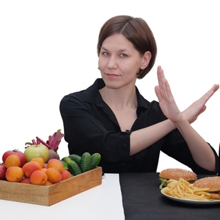 أطعمة عليك التوقف عن تناولها حالا أطعمة عليك التوقف عن تناولها حالا