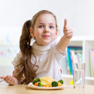 يقلل من تناول الأطعمة الصحية يقلل من تناول الأطعمة الصحية