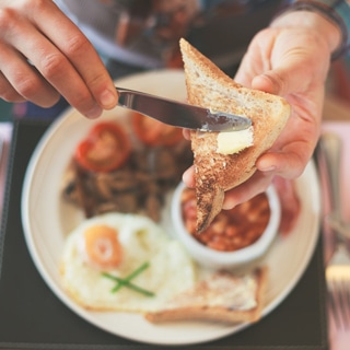 تتخطى وجبة الإفطار تتخطى وجبة الإفطار