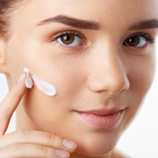 استخدم كريم العناية بالبشرة استخدم كريم العناية بالبشرة