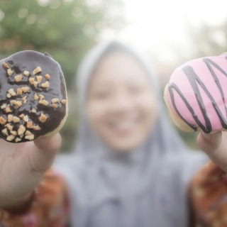 التقليل من الأطعمة الدسمة والحلويات التقليل من الأطعمة الدسمة والحلويات