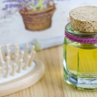 يعتني بالشعر يعتني بالشعر