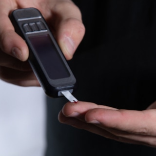 تحقق من نسبة السكر في دمك تحقق من نسبة السكر في دمك