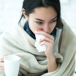 الفروقات بين أعراض المرض الذي يسبّبه فيروس الكورونا المستجدّ والرشح الفروقات بين أعراض المرض الذي يسبّبه فيروس الكورونا المستجدّ والرشح