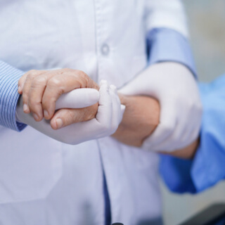 الأعراض التي تستوجب الاتصال بالطبيب فوراَ الأعراض التي تستوجب الاتصال بالطبيب فوراَ