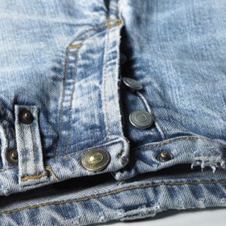 الملابس الضيقة الملابس الضيقة