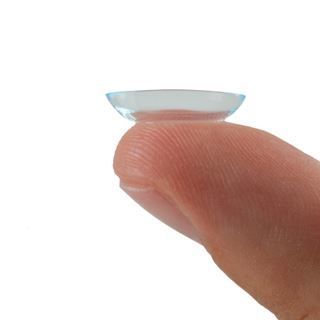 طريقة تركيب العدسات اللاصقة طريقة تركيب العدسات اللاصقة