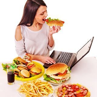 لماذا اشتهي الاكل السريع؟