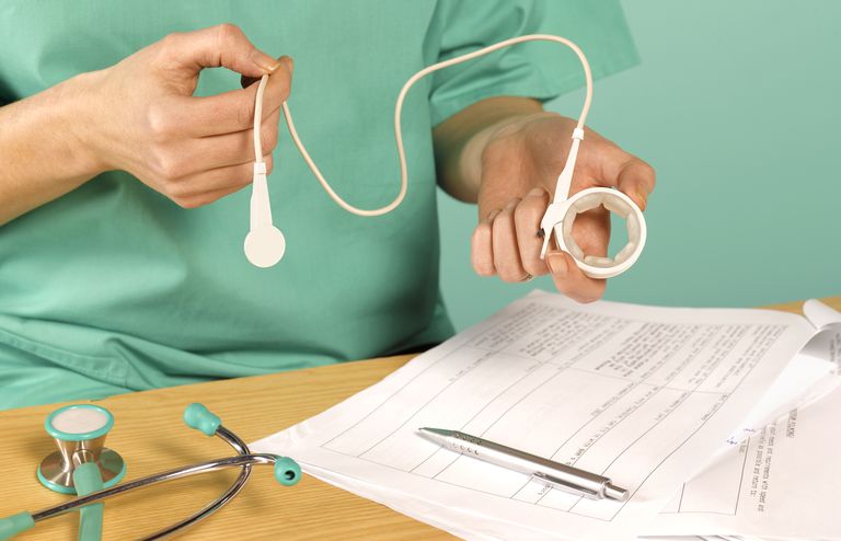 surgeon-holding-gastric-band-peter-dazeley-56a6c08e3df78cf7728fe6bb Image result for gastric banding