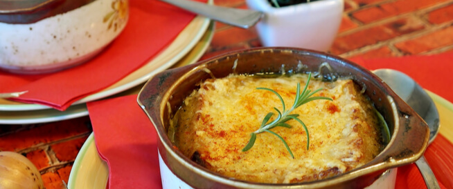 tbl_articles_article_22068_8050352a12b-10d6-450d-b61d-89d49ec7d76c شوربة البصل: وصفات صحية لذيذة وسهلة