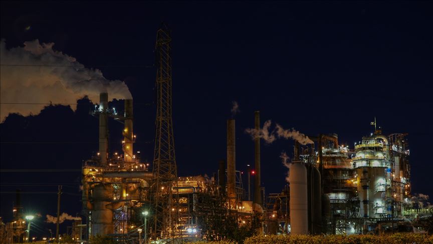 أسعار برنت تهبط 11بالمئة والأمريكي قرب 11 دولارا للبرميل